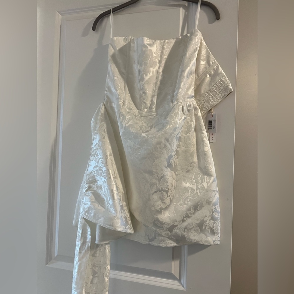 Brand new V.Chapman dress. Size 6